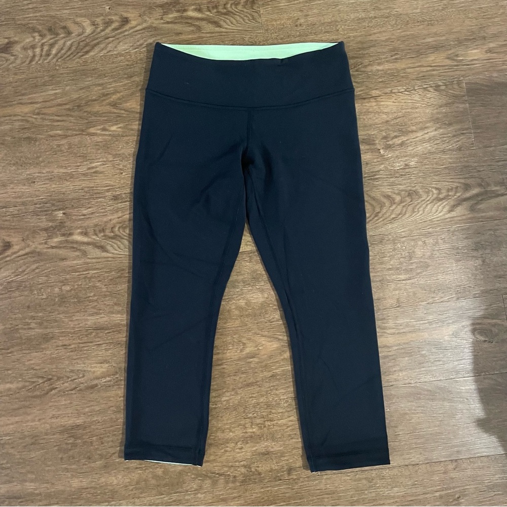 Black Lululemon Cropped Leggings